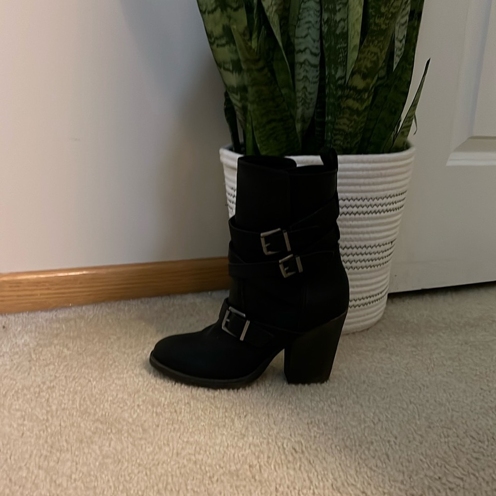 Very nice and rocker boots